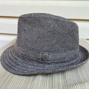 The Blueberry Hill brown unisex toddler hat, excellent condition, gorgeous, OS